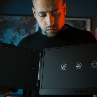 Creative Gaming with the AetherSpark Laptop Monitor Extender